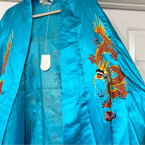 Golden Dragon | Dragon Embroidered Silk Kimono - Picture 4 of 5